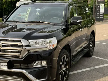 Toyota Land Cruiser 2017 года за 33 000 000 тг. в Алматы – фото 2