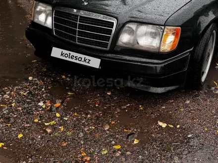 Mercedes-Benz E 320 1993 года за 2 600 000 тг. в Тараз – фото 4