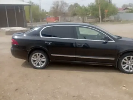 Skoda Superb 2010 года за 5 300 000 тг. в Жезказган – фото 5