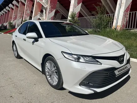 Toyota Camry 2020 года за 15 000 000 тг. в Актобе – фото 4