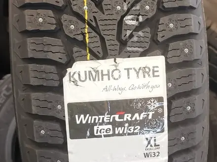 215-60-16 Kumho Wintercraft Ice WI32 за 45 000 тг. в Алматы