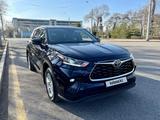 Toyota Highlander 2022 годаfor22 000 000 тг. в Алматы – фото 2