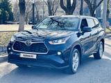 Toyota Highlander 2022 года за 20 000 000 тг. в Алматы