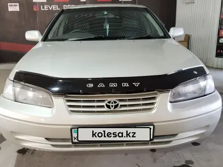 Toyota Camry 1998 года за 2 600 000 тг. в Кокшетау – фото 2