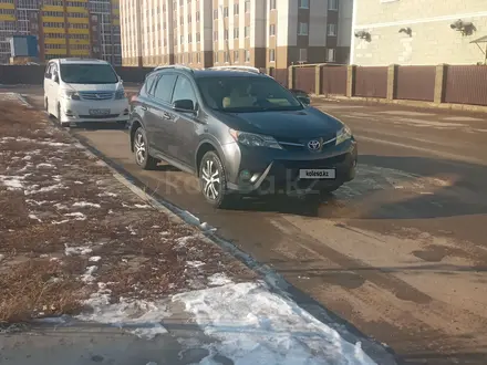 Toyota RAV4 2015 года за 9 800 000 тг. в Актобе – фото 12