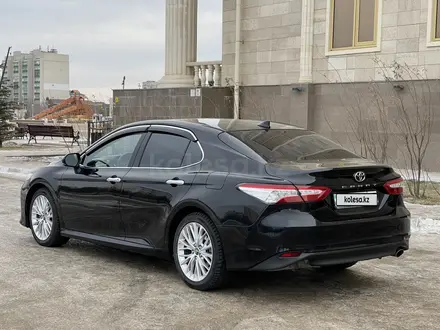 Toyota Camry 2019 года за 13 600 000 тг. в Уральск – фото 4