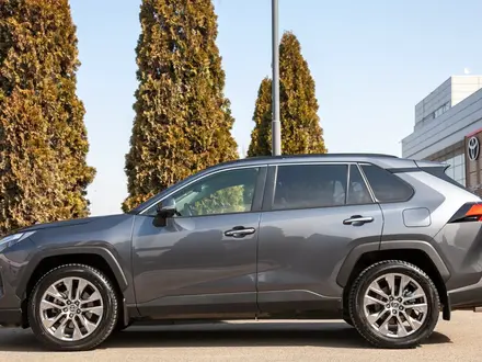 Toyota RAV4 2023 года за 17 900 000 тг. в Алматы – фото 4