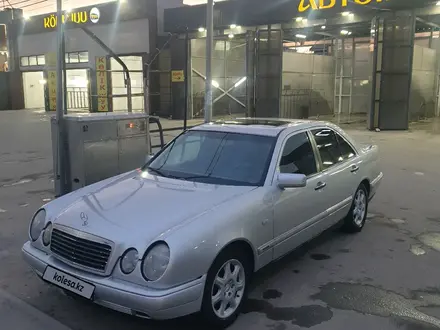 Mercedes-Benz E 280 1996 года за 1 750 000 тг. в Алматы