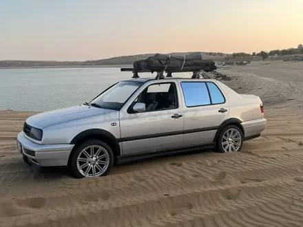 Volkswagen Vento 1996 года за 2 200 000 тг. в Сарыагаш – фото 3