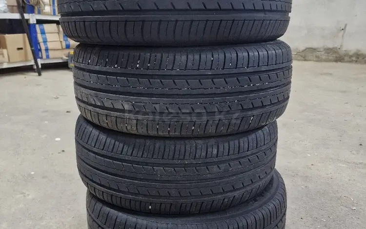 Комплект летних шин Yokohama 215/55 R17 за 60 000 тг. в Караганда