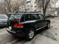 Volkswagen Touareg 2005 года за 5 200 000 тг. в Алматы – фото 3