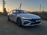 Hyundai Elantra 2023 года за 9 990 000 тг. в Атырау – фото 2