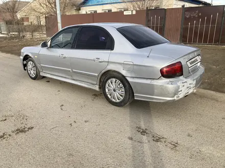 Hyundai Sonata 2005 года за 1 500 000 тг. в Атырау – фото 3