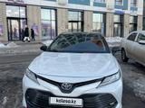 Toyota Camry 2020 года за 15 500 000 тг. в Астана – фото 2