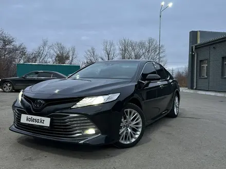 Toyota Camry 2019 года за 13 800 000 тг. в Караганда