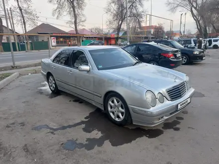 Mercedes-Benz E 200 2000 года за 2 900 000 тг. в Алматы