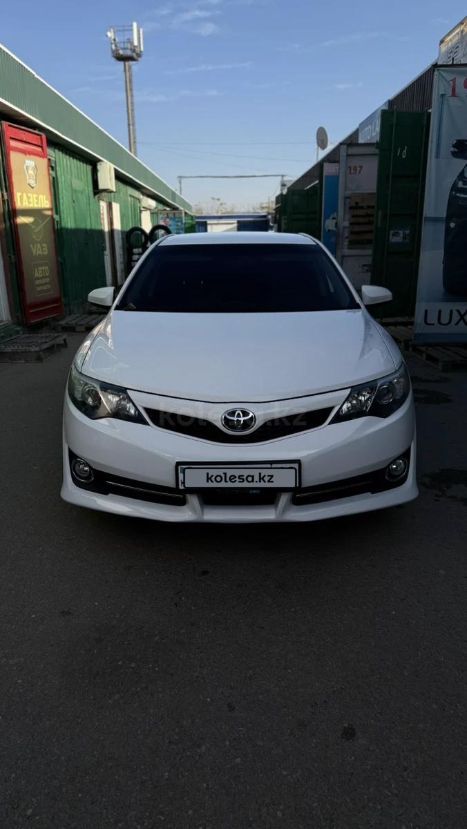 Toyota Camry 2013 г.