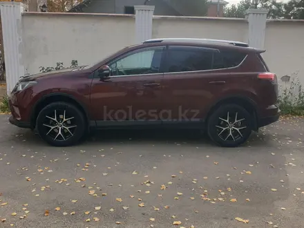 Toyota RAV4 2018 года за 12 500 000 тг. в Астана – фото 3