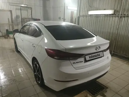 Hyundai Elantra 2018 годаүшін8 300 000 тг. в Аксай – фото 4