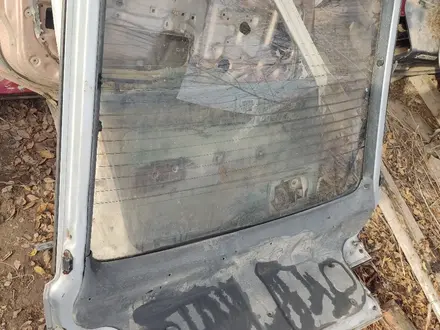 Крышка багажника Мицубиси Галант хэтчбек за 40 000 тг. в Алматы – фото 3