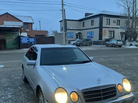 Mercedes-Benz E 200 1997 года за 2 300 000 тг. в Павлодар – фото 2