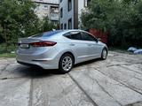 Hyundai Elantra 2018 года за 5 200 000 тг. в Уральск – фото 3