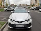 Toyota Camry 2022 года за 14 700 000 тг. в Алматы