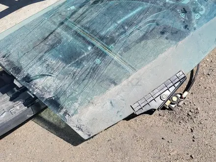 Задний бампер, панель (тарпеда), паровая переднее стекло в заборе. за 40 000 тг. в Аксу – фото 3