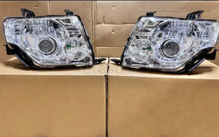 Фара на Mitsubishi Pajero 4 2007- за 40 000 тг. в Алматы