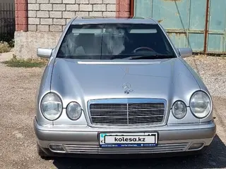 Mercedes-Benz E 230