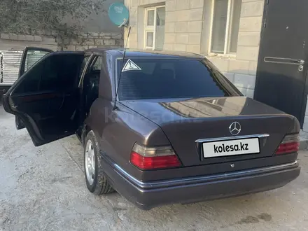 Mercedes-Benz E 320 1995 года за 1 700 000 тг. в Актау – фото 2