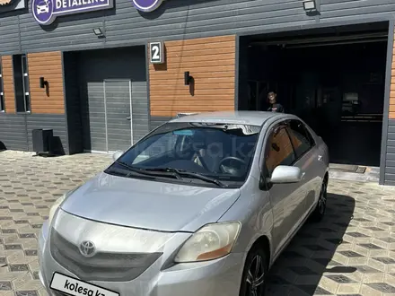 Toyota Yaris 2009 года за 4 500 000 тг. в Атырау – фото 2