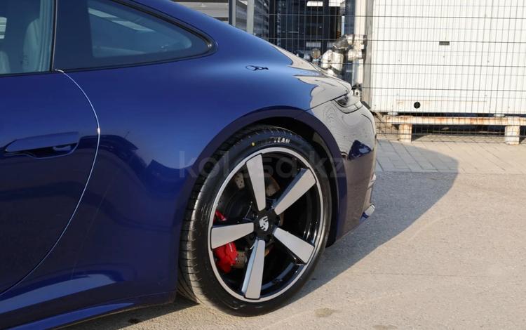 Porsche 911 Carrera 4S — миниатюра 5