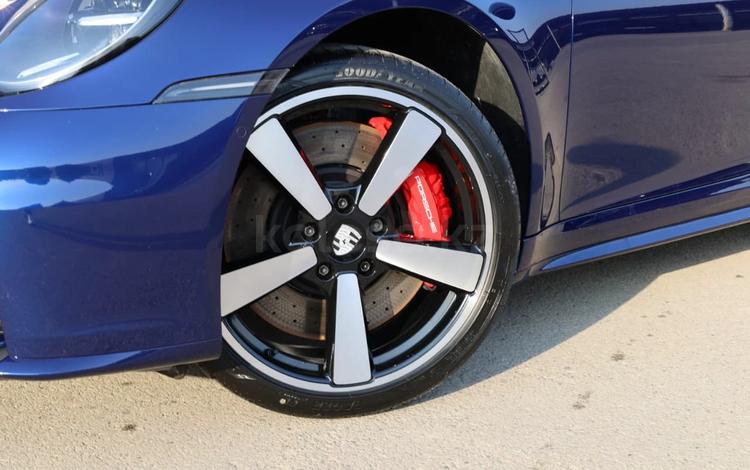 Porsche 911 Carrera 4S — миниатюра 3