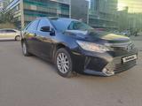 Toyota Camry 2016 года за 9 900 000 тг. в Астана – фото 2