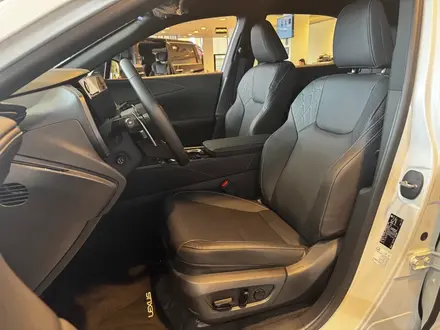 Lexus RX 350h Executive+ 2025 года за 44 190 000 тг. в Алматы – фото 6