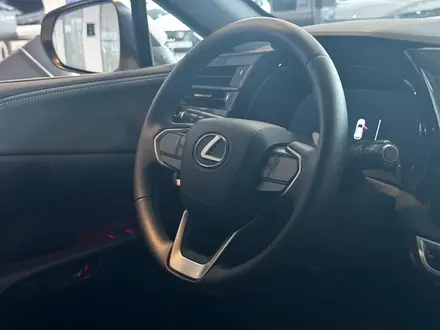 Lexus RX 350h Executive+ 2025 года за 44 190 000 тг. в Алматы – фото 19