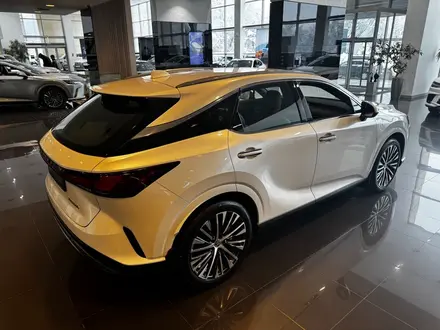 Lexus RX 350h Executive+ 2025 года за 44 190 000 тг. в Алматы – фото 15