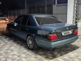 Mercedes-Benz E 220 1995 годаfor2 850 000 тг. в Тараз – фото 4