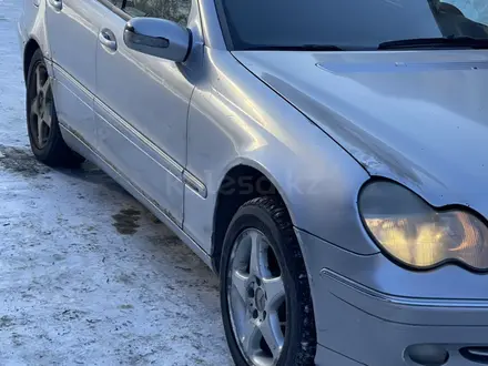 Mercedes-Benz C 200 2001 года за 2 150 000 тг. в Костанай – фото 2