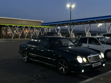 Mercedes-Benz E 320 1995 года за 2 400 000 тг. в Астана