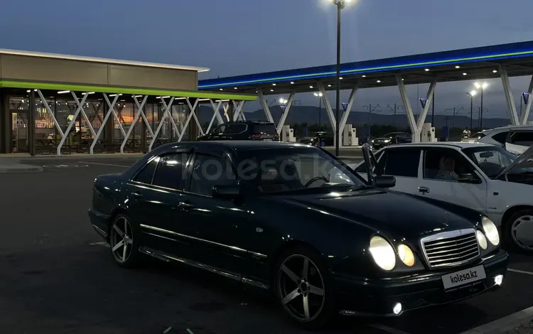 Mercedes-Benz E 320 1995 годаүшін2 400 000 тг. в Астана