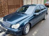 Mercedes-Benz C 200 2003 годаүшін2 000 000 тг. в Тараз