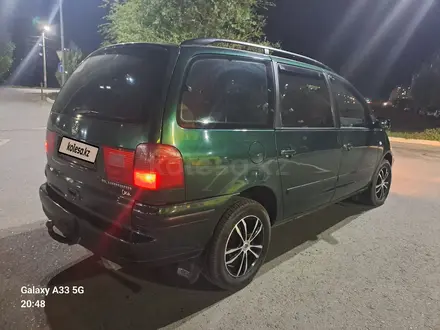 Volkswagen Sharan 2003 года за 3 700 000 тг. в Уральск – фото 2