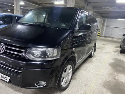 Volkswagen Multivan 2010 года за 11 500 000 тг. в Караганда