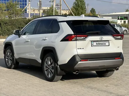 Toyota RAV4 2021 года за 15 800 000 тг. в Актобе – фото 4