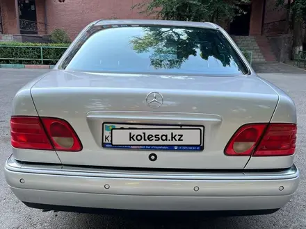 Mercedes-Benz E 240 1997 года за 5 000 000 тг. в Тараз – фото 2