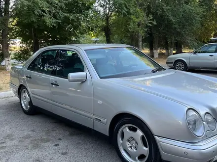 Mercedes-Benz E 240 1997 года за 5 000 000 тг. в Тараз – фото 4