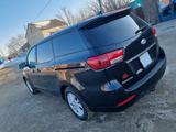 Kia Sedona 2016 года за 8 000 000 тг. в Уральск – фото 4