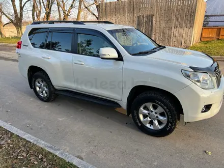 Toyota Land Cruiser Prado 2011 года за 14 600 000 тг. в Алматы – фото 4